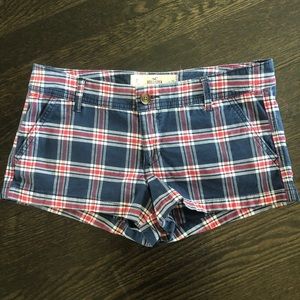 Plaid cotton short.